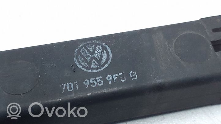 Volkswagen Transporter - Caravelle T4 Dysza spryskiwacza szyby przedniej / czołowej 701955985B