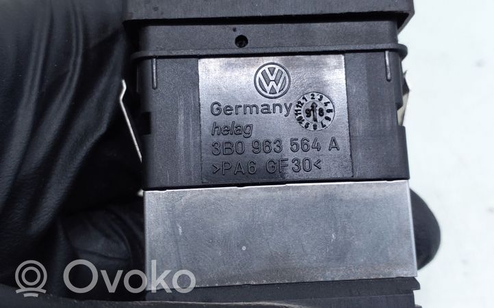 Volkswagen PASSAT B5 Istuimen lämmityksen kytkin 3B0963564A