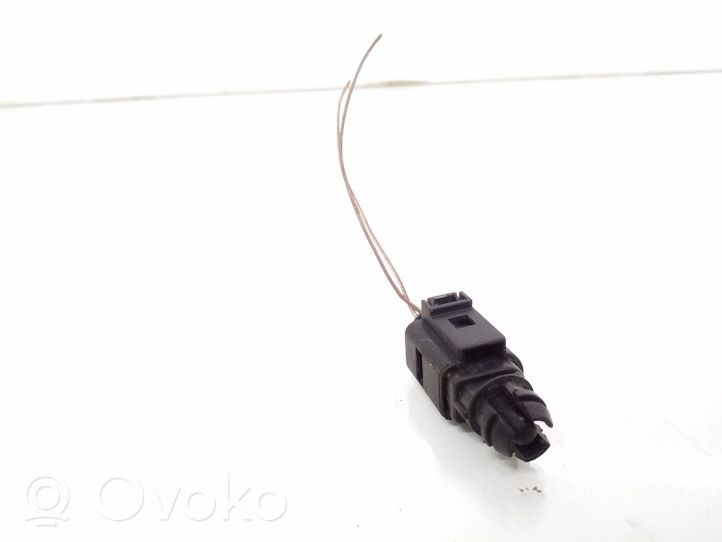 Volkswagen PASSAT B5.5 Ārējā temperatūras sensors 8Z0820535