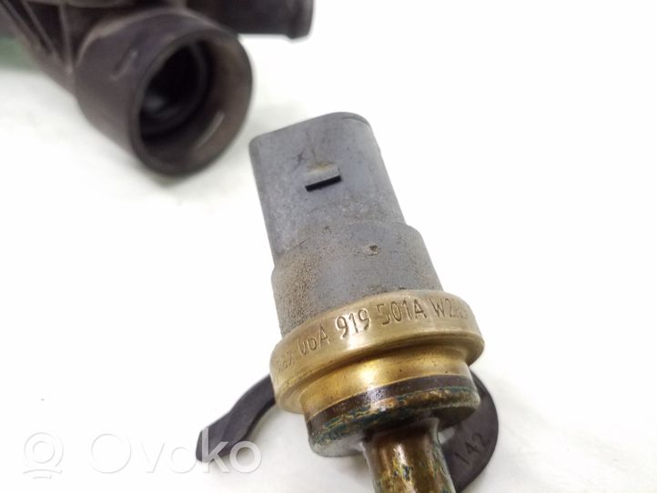 Volkswagen PASSAT B7 Tuyau de liquide de refroidissement moteur 03L121131A