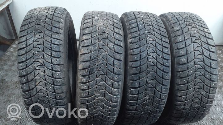 Volkswagen PASSAT B5 R15 winter/snow tires with studs 