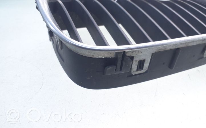 BMW 5 E39 Grille calandre supérieure de pare-chocs avant 8159315