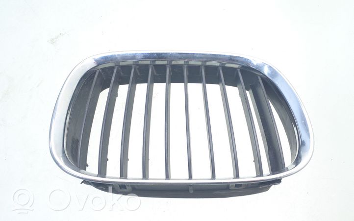 BMW 5 E39 Front bumper upper radiator grill 8184532