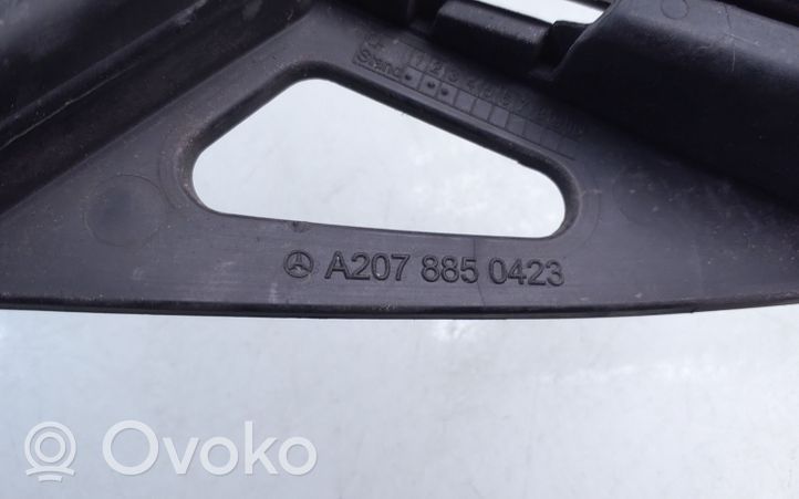 Mercedes-Benz E A207 Grotelės apatinės (trijų dalių) A2078850423