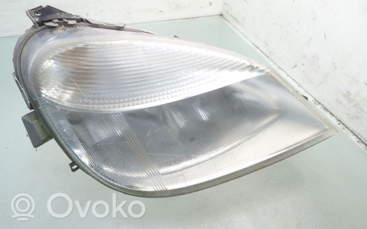 Mercedes-Benz Vaneo W414 Lampa przednia A4148200161