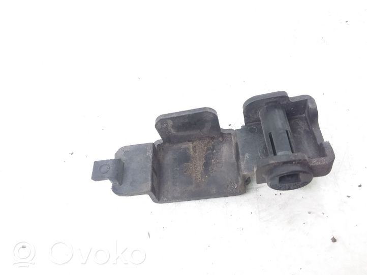 Volkswagen PASSAT B5.5 Staffa di montaggio del radiatore 8D0260427