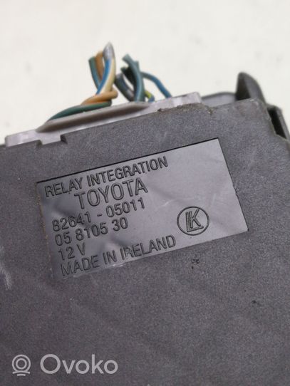 Toyota Avensis T220 Module de fusibles 8264105011