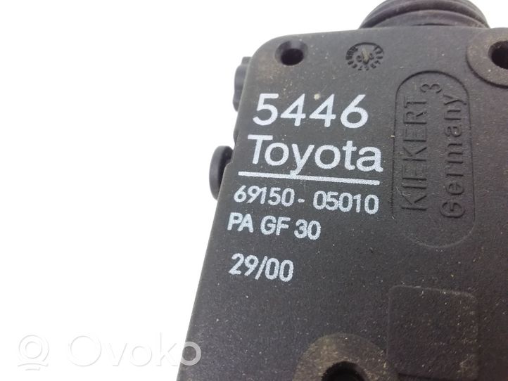 Toyota Avensis T220 Takaluukun lukon salvan moottori 6915005010