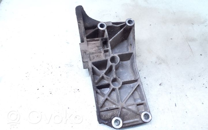 Volkswagen Polo III 6N 6N2 6NF Support de générateur / alternateur 032145169G