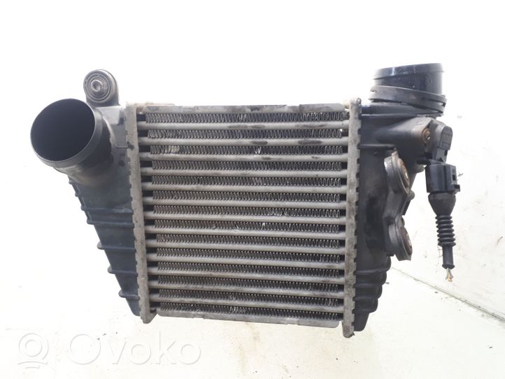 Volkswagen Golf IV Radiador intercooler 1J0145803F