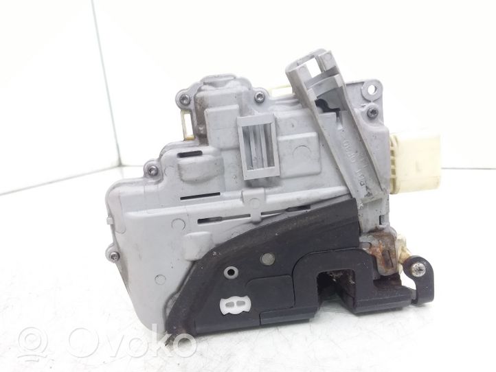 Volkswagen PASSAT B6 Front door lock 3C1837015A