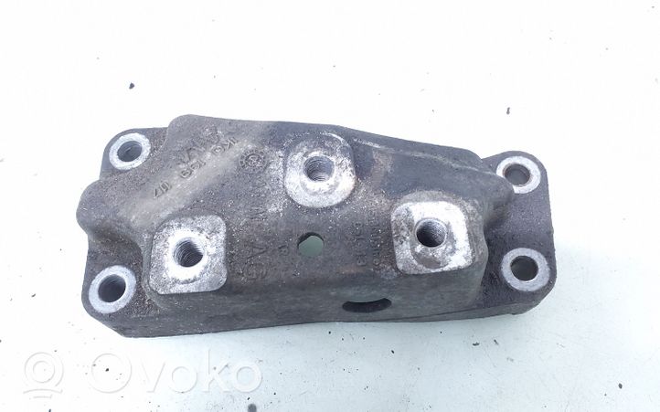 Volkswagen Touran I Soporte de montaje de la caja de cambios 1K0199117AM