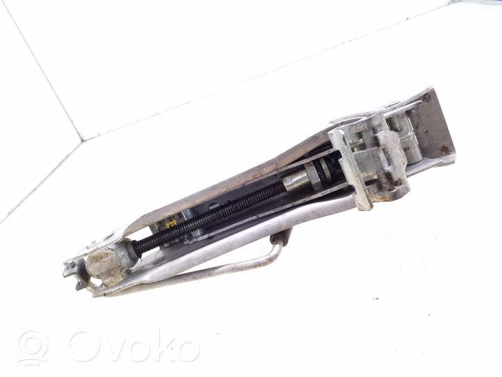 Volkswagen PASSAT B5 Lift Jack 8L0011031A