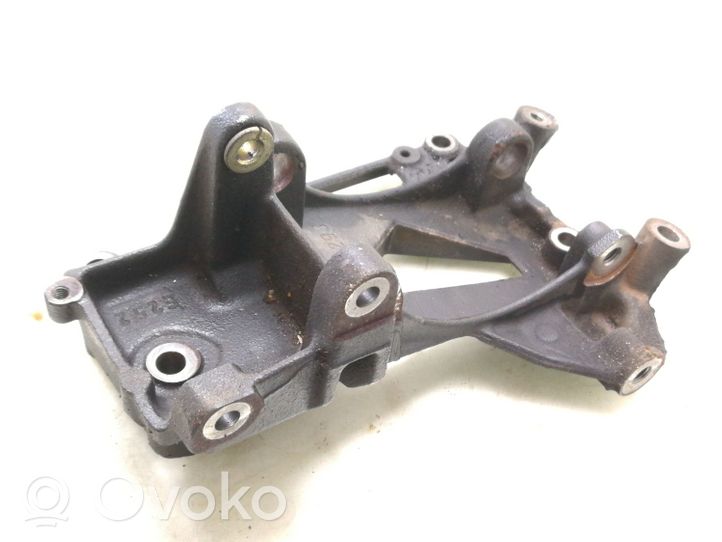 Peugeot 307 CC Soporte del alternador 