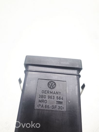 Volkswagen PASSAT B5 Interrupteur de siège chauffant 3B0963564