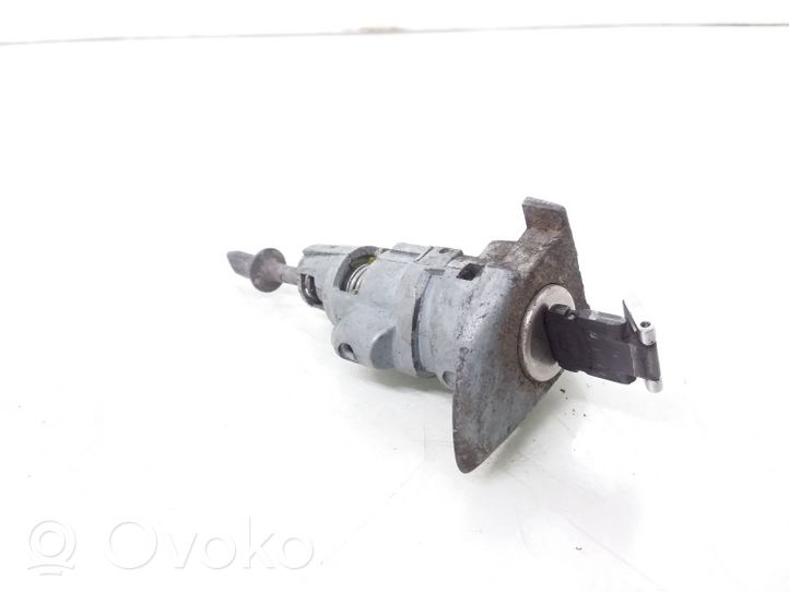 Volkswagen PASSAT B7 Front door lock (next to the handle) 3C0837167B