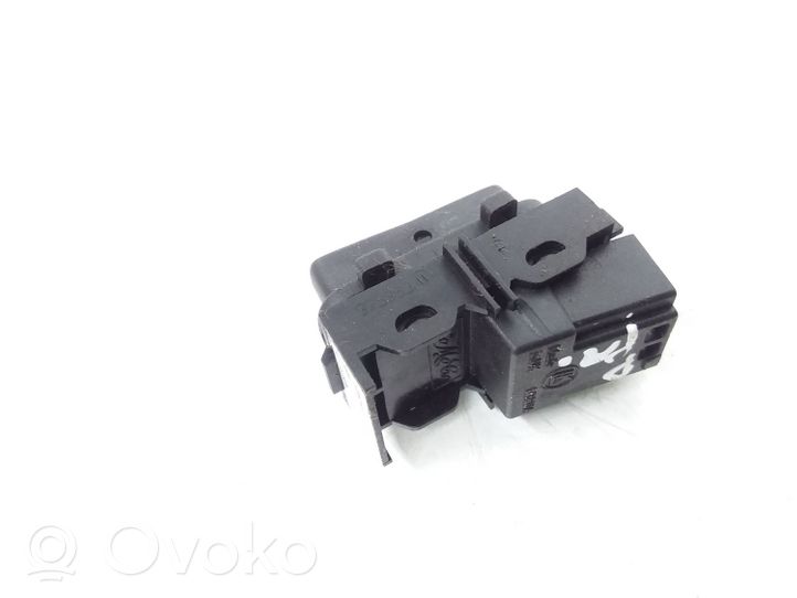 Volvo XC70 Central locking switch button 30710476