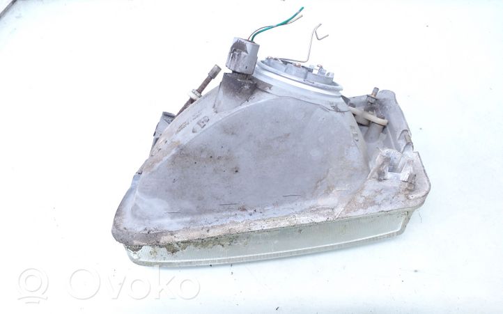 Toyota Starlet (P90) V Lampa przednia E135026