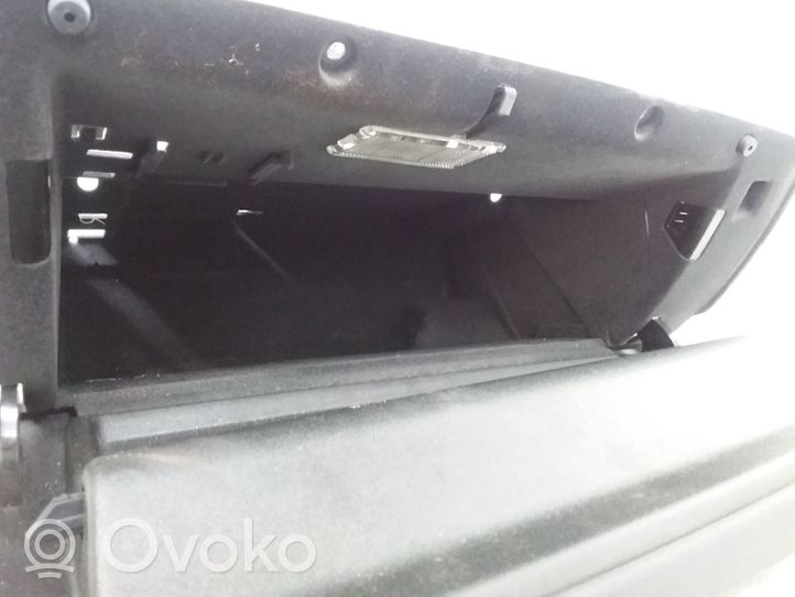 Volvo V70 Комплект ящика для вещей (бардачка) 30676278