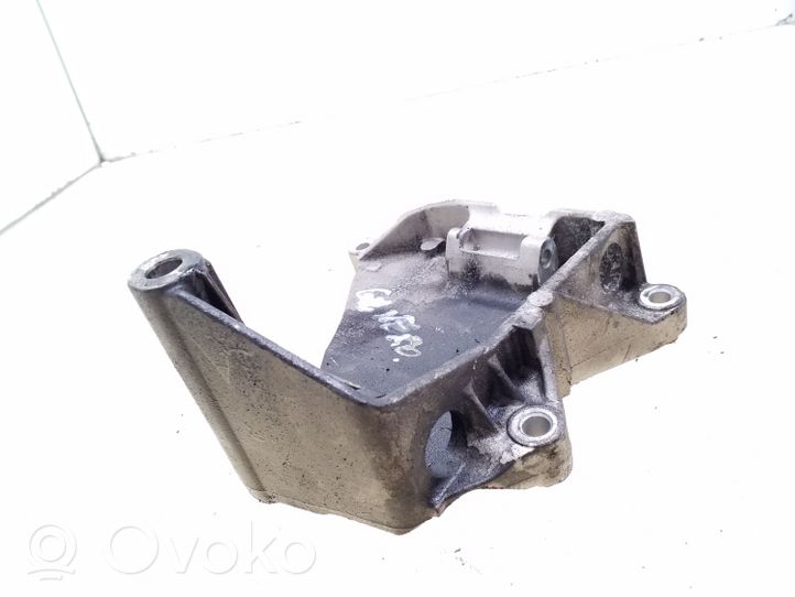 Volkswagen Touareg I Soporte del alternador 070903143C