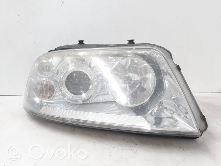 Volkswagen Sharan Lampa przednia 1305235531