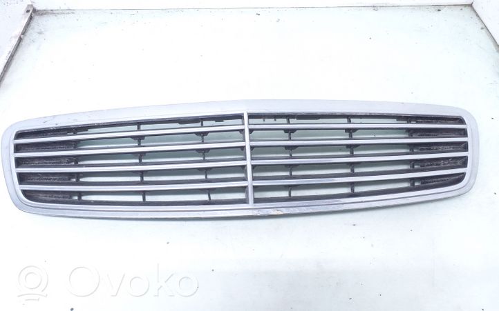 Mercedes-Benz S W220 Maskownica / Grill / Atrapa górna chłodnicy A2208800383