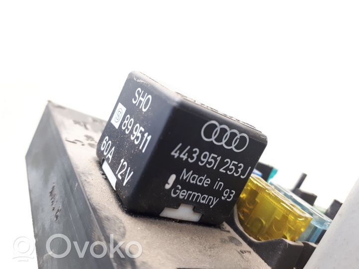 Audi 80 90 S2 B4 Ramka / Moduł bezpieczników 443941822B