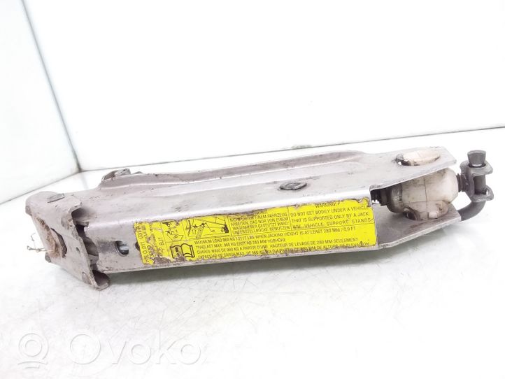 Opel Vectra C Cric di sollevamento 8L0011031A