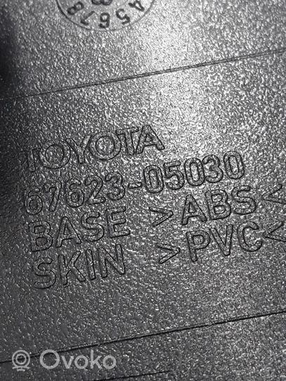 Toyota Avensis T250 Rivestimento del pannello della portiera anteriore 6762305030
