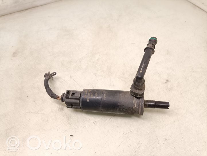 Volkswagen Golf V Headlight washer pump 3B7955681