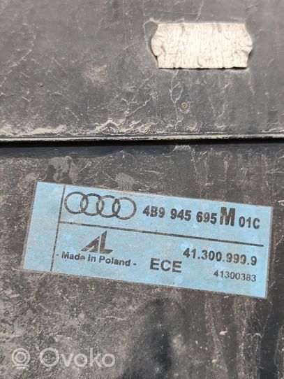 Audi A6 S6 C5 4B Apdaila galinio dangčio 4B9945695M