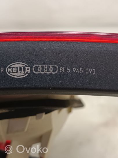 Audi A4 S4 B7 8E 8H Feux arrière sur hayon 8E5945093