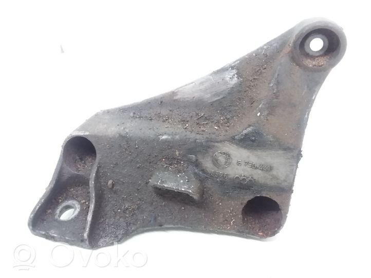 BMW 5 E39 Engine mounting bracket 6750441