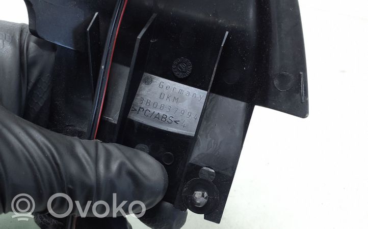 Volkswagen PASSAT B5.5 Altavoz de alta frecuencia en la puerta delantera 3B0035411F