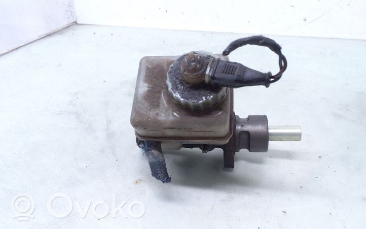 Volkswagen PASSAT B3 Główny cylinder hamulca 357611307