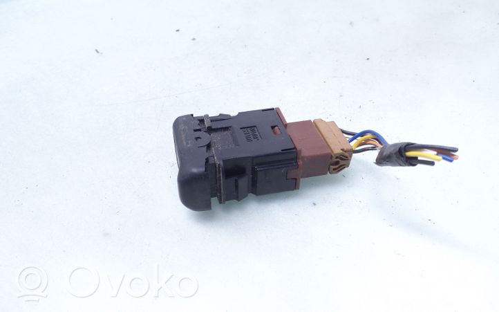 Subaru Legacy Cruise control switch 