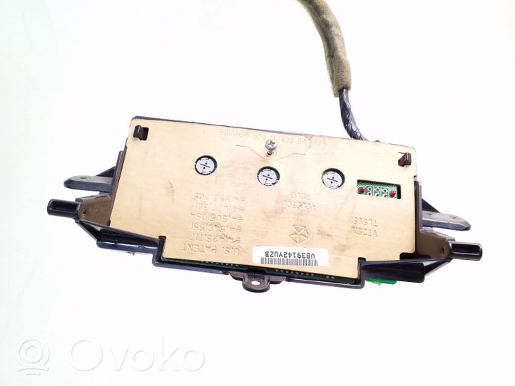 Chrysler Voyager Monitor / wyświetlacz / ekran 4685368