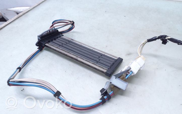 Toyota Avensis T270 Radiateur électrique de chauffage auxiliaire MF0134100400