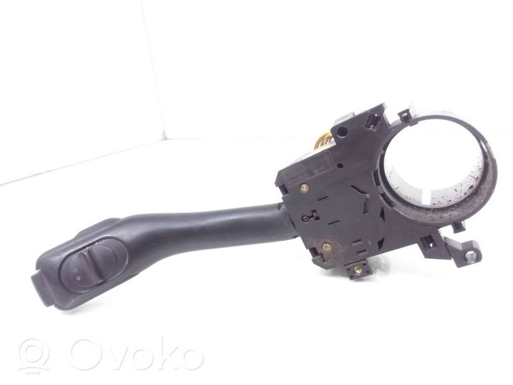 Volkswagen Golf IV Commodo de clignotant 8L0953513B