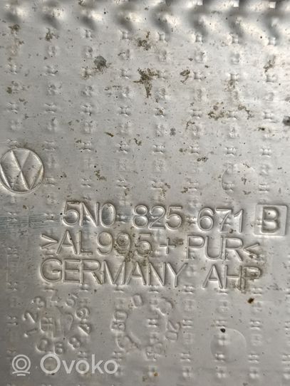 Volkswagen Tiguan Osłona termiczna rury wydechowej 5N0825671B