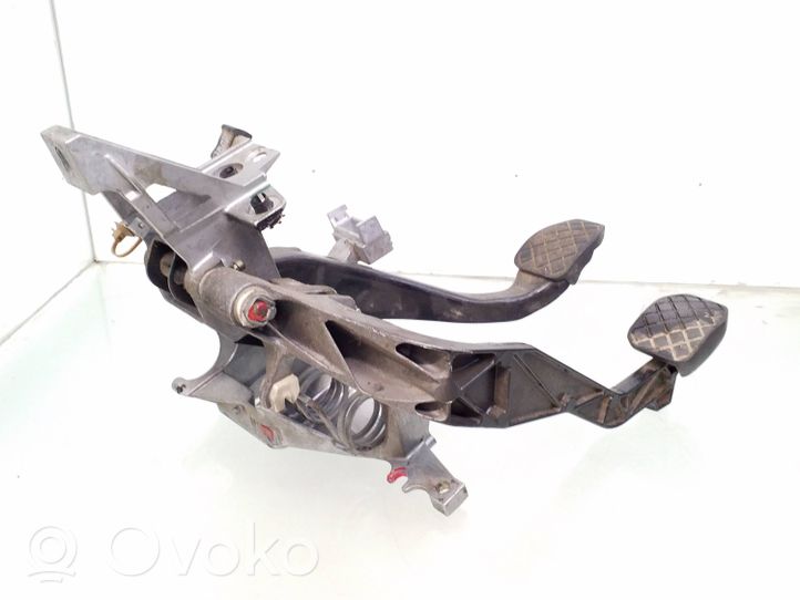 Volkswagen PASSAT B5 Pedal assembly 8D1721117D