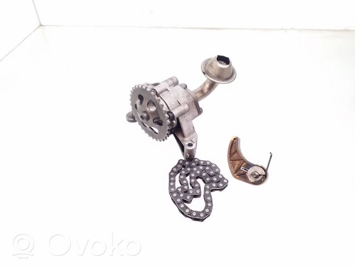 Volkswagen PASSAT B5 Oil pump 06A115105