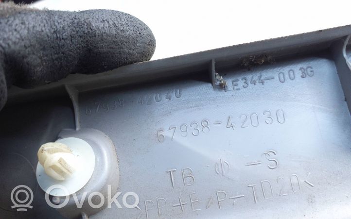 Toyota RAV 4 (XA30) Rivestimento laterale del portellone posteriore/bagagliaio 6793842030