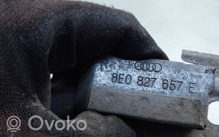 Audi A6 S6 C6 4F Listwa oświetlenie tylnej tablicy rejestracyjnej 8E0827657E