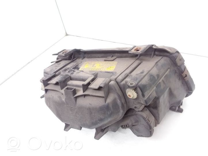 Audi A4 S4 B5 8D Lampa przednia 8D0941003E