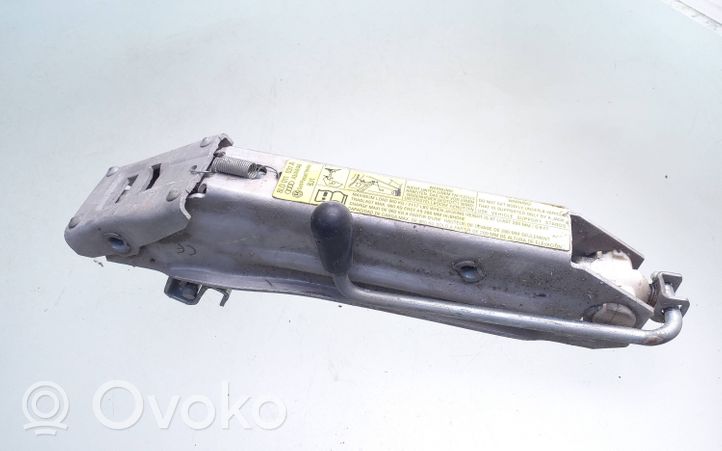 Volkswagen PASSAT B6 Домкрат (данкрат) 8L0011031A