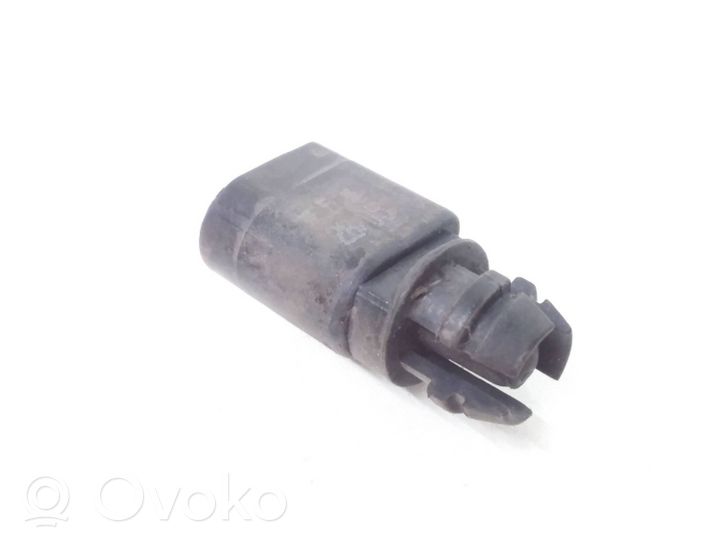 Volkswagen PASSAT B6 Sensor de temperatura interna/externa 8z0820535