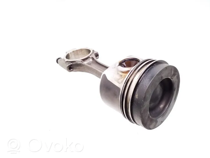 Skoda Rapid (NH) Piston avec bielle 03LA