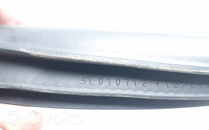 Subaru Impreza IV Guarnizione in gomma portiera anteriore 5L010712