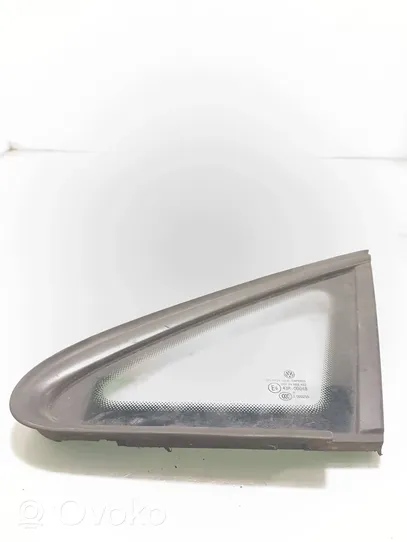 Volkswagen Golf Plus Front triangle window/glass As2